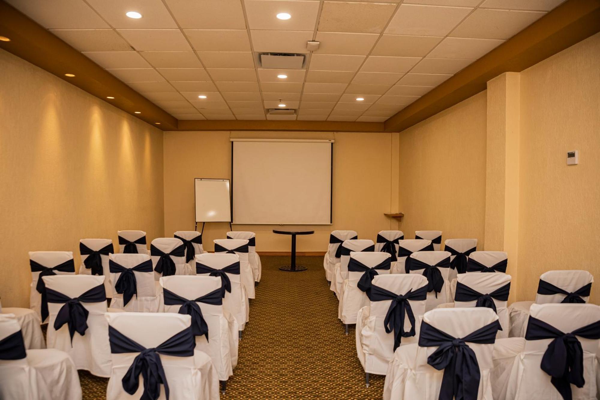 Holiday Inn La Piedad By Ihg Екстер'єр фото
